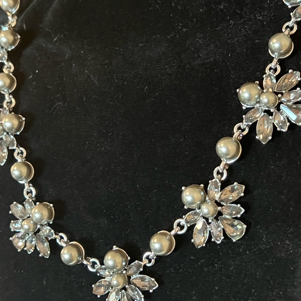 Elegant Silver and Pearl Necklace